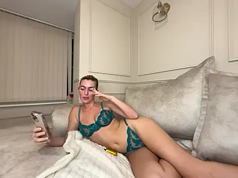 Snapshot of Lola_RaeX chatting on 04-16-26, 08:20 Lola RaeX online show from 04-16-26, 08:20