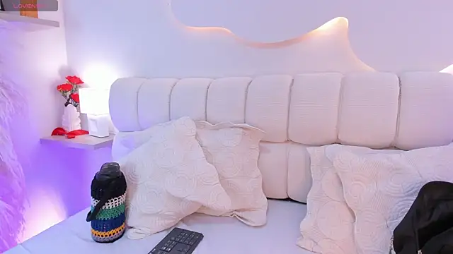melanieklaus2 online show from 04-18-26, 03:53