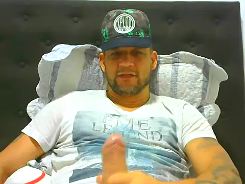 Snapshot of altenori chatting on 05-11-26, 02:35 altenori online show from 05-11-26, 02:35