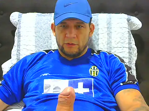 Snapshot of altenori chatting on 06-20-26, 10:37 altenori online show from 06-20-26, 10:37