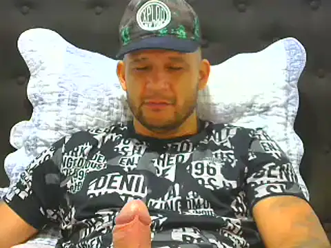 Snapshot of altenori chatting on 07-19-26, 03:37 altenori online show from 07-19-26, 03:37