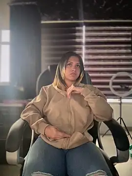 Laila LS online show from 03-18-26, 01:35