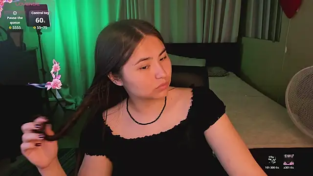 IceIcebabe  online show from 06-19-26, 01:11
