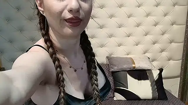 Snapshot of AmiellaRose chatting on 03-28-26, 06:36 AmiellaRose online show from 03-28-26, 06:36