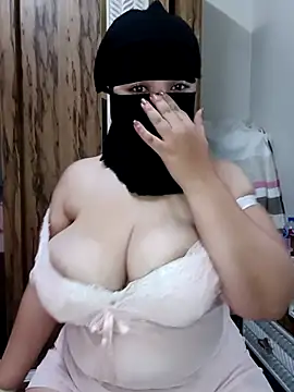 queen lily online show from 07-13-26, 06:40