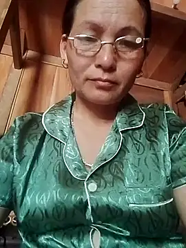 Snapshot of Lliygy chatting on 05-27-26, 02:52 Lliygy online show from 05-27-26, 02:52