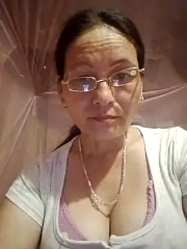Snapshot of Lliygy chatting on 05-25-26, 04:34 Lliygy online show from 05-25-26, 04:34