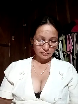 Snapshot of Lliygy chatting on 06-30-26, 03:34 Lliygy online show from 06-30-26, 03:34
