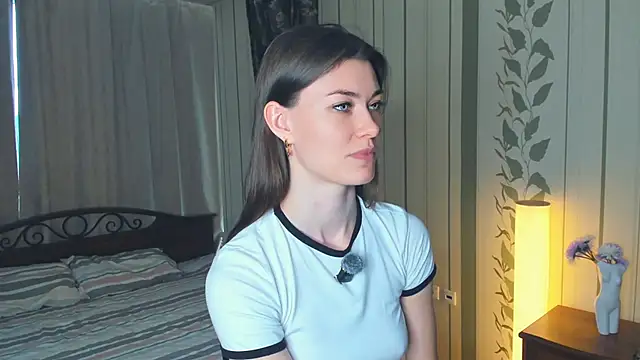 JulissaLipoma online show from 06-18-26, 07:29