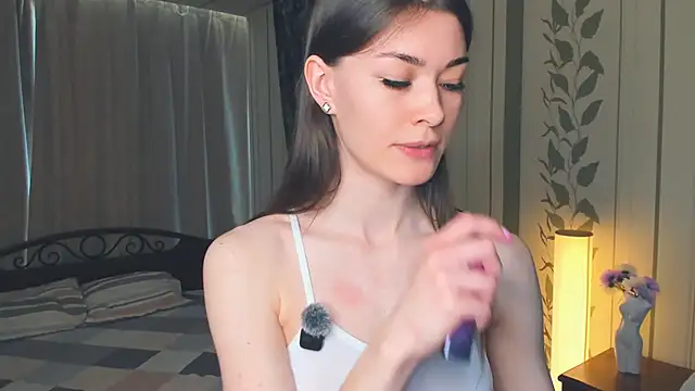 JulissaLipoma online show from 05-18-26, 07:35