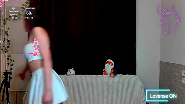 Snapshot of Emily_Nelsonn chatting on 04-18-26, 05:15 Emily Nelsonn online show from 04-18-26, 05:15