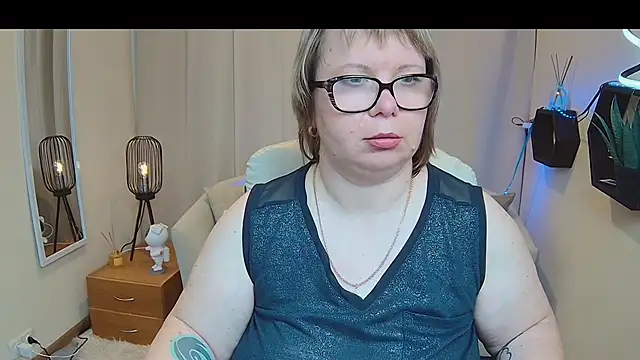 Snapshot of BonnnyBoobsy chatting on 05-17-26, 12:16 BonnnyBoobsy online show from 05-17-26, 12:16