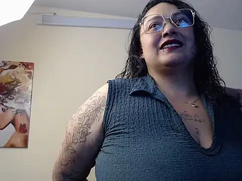Snapshot of AvaRyd chatting on 05-10-26, 04:27 AvaRyd online show from 05-10-26, 04:27