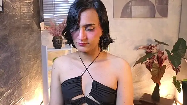 Zoee Kiss  online show from 04-21-26, 11:00