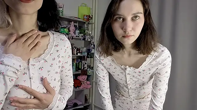 Snapshot of Layla_Muur chatting on 06-01-26, 03:11 Layla Muur online show from 06-01-26, 03:11