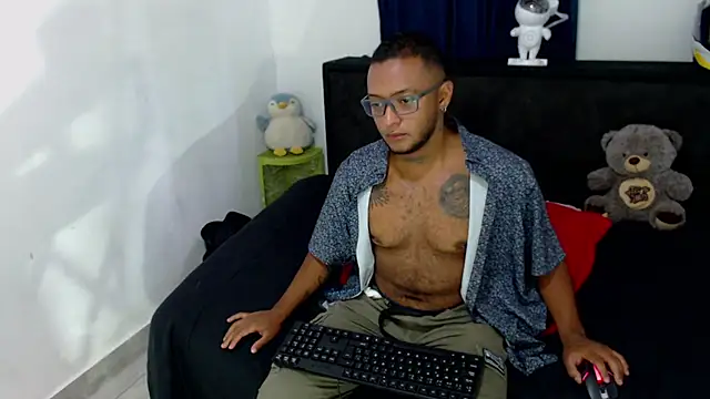 MascTyler online show from 04-10-26, 08:16