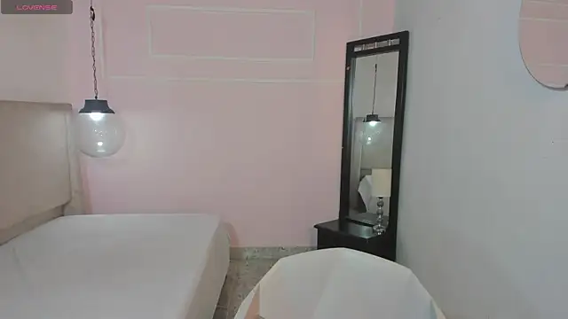 MilaHeat1 online show from 04-12-26, 08:56