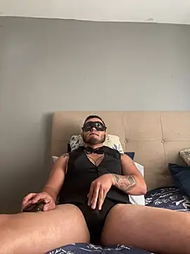 HOTB0Y18 online show from 04-15-26, 06:01
