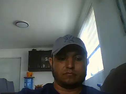HOTB0Y18 online show from 04-24-26, 06:21