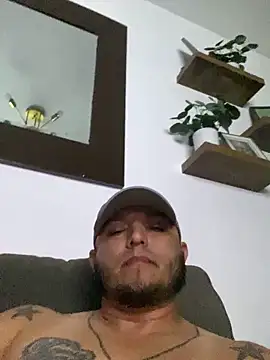 HOTB0Y18 online show from 04-16-26, 07:42