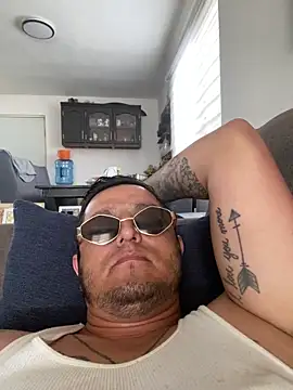 HOTB0Y18 online show from 05-18-26, 05:07
