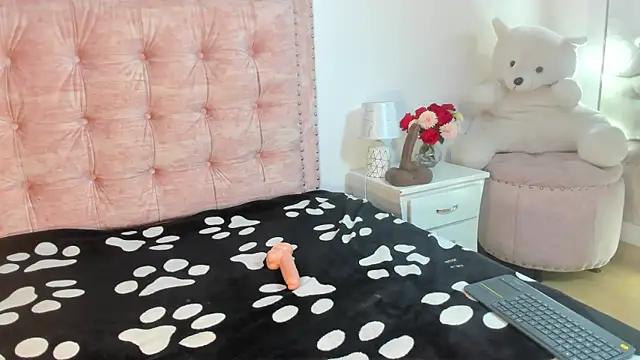 Snapshot of AilinRose chatting on 04-17-26, 12:30 AilinRose online show from 04-17-26, 12:30