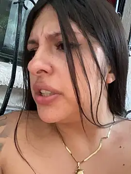 Snapshot of emiiross chatting on 05-26-26, 11:03 emiiross online show from 05-26-26, 11:03