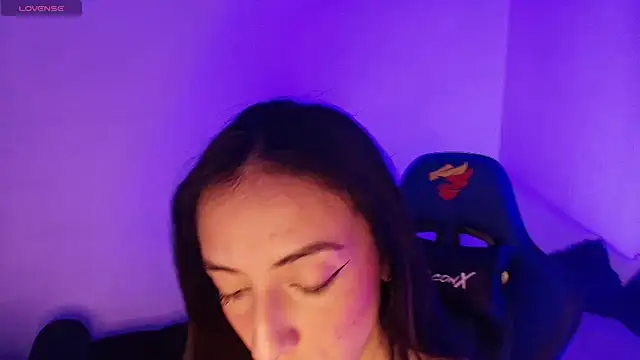 Nicolwhitee online show from 04-18-26, 12:07