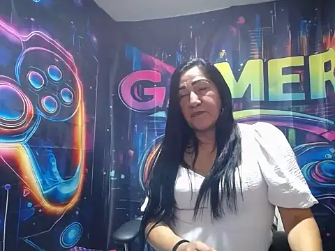 Snapshot of EmmieRae__ chatting on 03-22-26, 04:27 EmmieRae online show from 03-22-26, 04:27