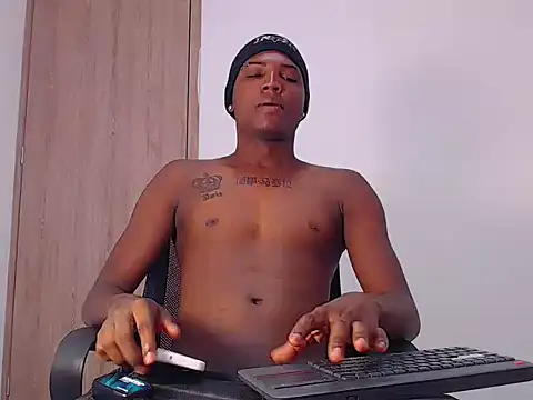 Snapshot of Bigcock23cmt chatting on 03-31-26, 02:30 Bigcock23cmt online show from 03-31-26, 02:30