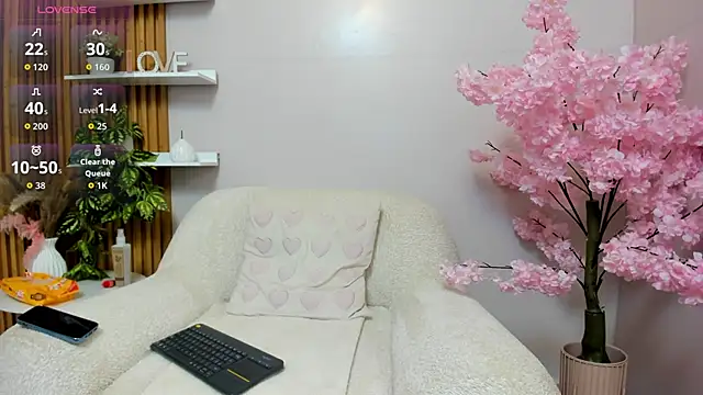 Snapshot of Maiasweet_ chatting on 03-25-26, 02:23 Maiasweet online show from 03-25-26, 02:23
