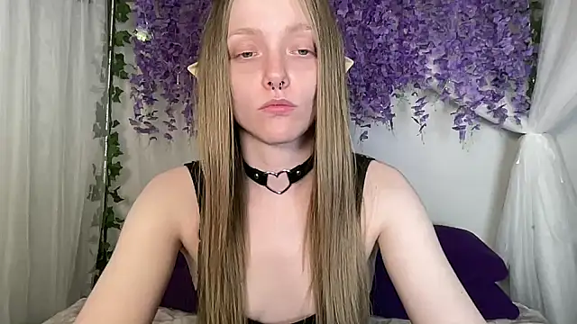 Snapshot of ElfGirlAna chatting on 06-11-26, 02:36 ElfGirlAna online show from 06-11-26, 02:36