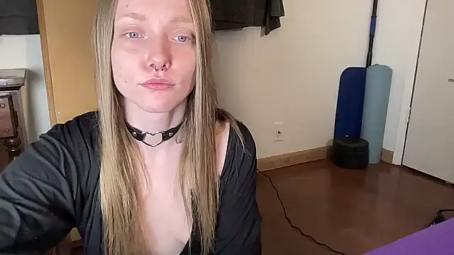 Snapshot of ElfGirlAna chatting on 05-06-26, 03:27 ElfGirlAna online show from 05-06-26, 03:27