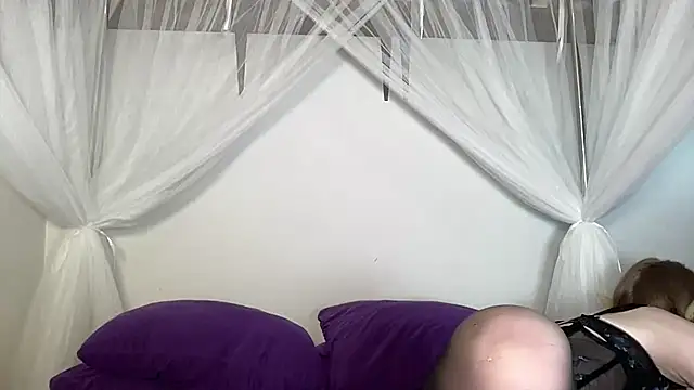 Snapshot of ElfGirlAna chatting on 05-08-26, 02:32 ElfGirlAna online show from 05-08-26, 02:32