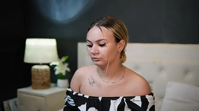 Snapshot of DaliaParis chatting on 06-19-26, 07:52 DaliaParis online show from 06-19-26, 07:52
