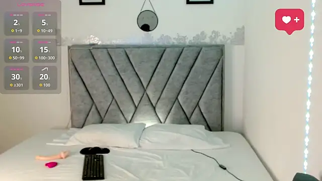 Snapshot of ValyX__ chatting on 03-25-26, 06:40 ValyX online show from 03-25-26, 06:40