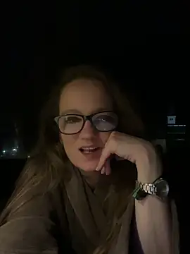 LizzieZ1975 online show from 05-02-26, 10:48