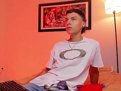 Snapshot of Noahh_Saky chatting on 03-21-26, 03:19 Noahh Saky online show from 03-21-26, 03:19