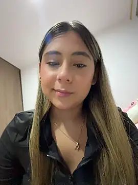 Snapshot of MelodyRey__ chatting on 05-15-26, 02:20 MelodyRey online show from 05-15-26, 02:20
