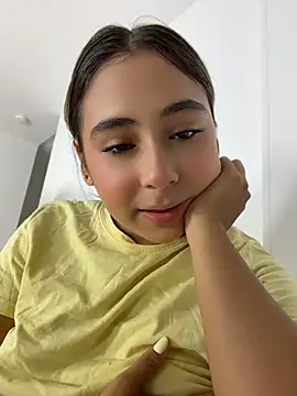 Snapshot of MelodyRey__ chatting on 05-11-26, 01:51 MelodyRey online show from 05-11-26, 01:51
