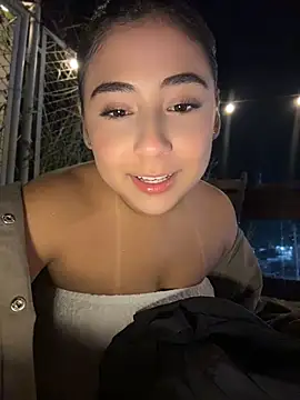 Snapshot of MelodyRey__ chatting on 07-03-26, 01:01 MelodyRey online show from 07-03-26, 01:01