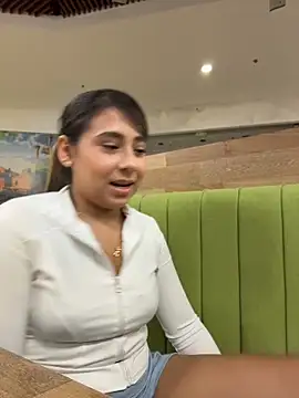 Snapshot of MelodyRey__ chatting on 05-06-26, 11:31 MelodyRey online show from 05-06-26, 11:31