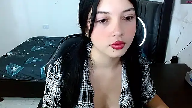 Snapshot of veleria_allurin chatting on 04-29-26, 04:22 veleria allurin online show from 04-29-26, 04:22