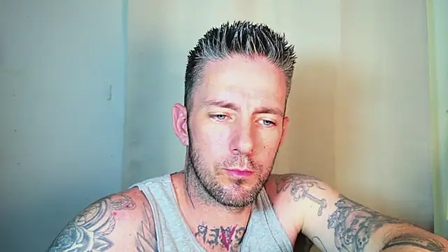 Snapshot of SkylarrGrey chatting on 06-10-26, 06:20 SkylarrGrey online show from 06-10-26, 06:20