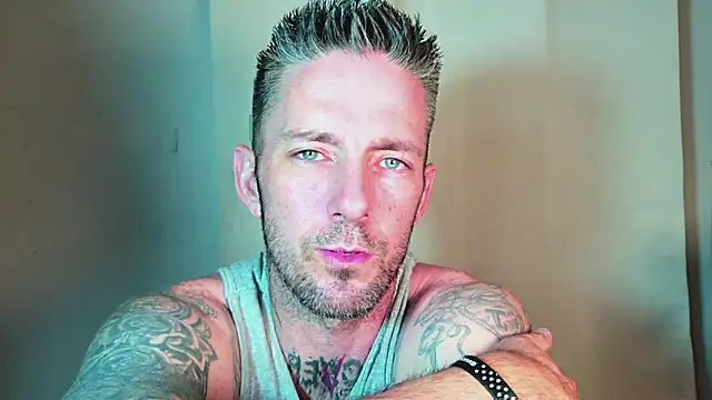 Snapshot of SkylarrGrey chatting on 06-11-26, 12:54 SkylarrGrey online show from 06-11-26, 12:54