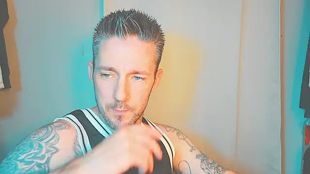 Snapshot of SkylarrGrey chatting on 05-14-26, 03:58 SkylarrGrey online show from 05-14-26, 03:58