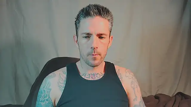 Snapshot of SkylarrGrey chatting on 05-19-26, 04:08 SkylarrGrey online show from 05-19-26, 04:08