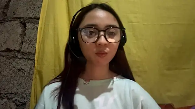 LenoraLacassagne online show from 03-22-26, 04:08