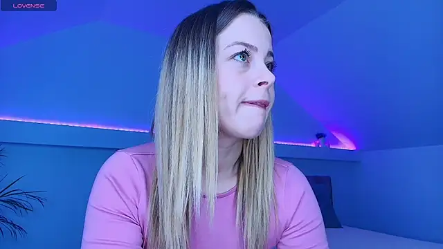 BluEyesKate online show from 03-25-26, 05:07