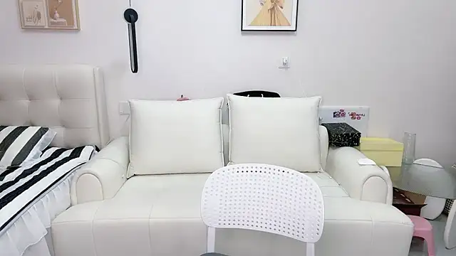 Snapshot of shuangshuang3 chatting on 05-18-26, 10:42 shuangshuang3 online show from 05-18-26, 10:42